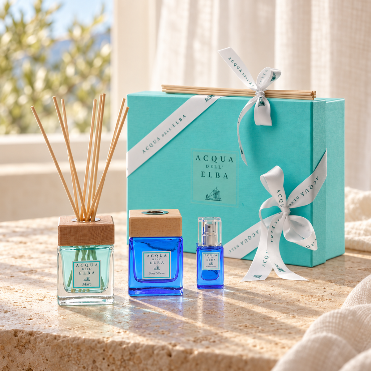 GIFT BOX - NOTTE D'ESTATE + MARE + ROOM SPRAY NOTTE D'ESTATE — natural lifestyle photograph