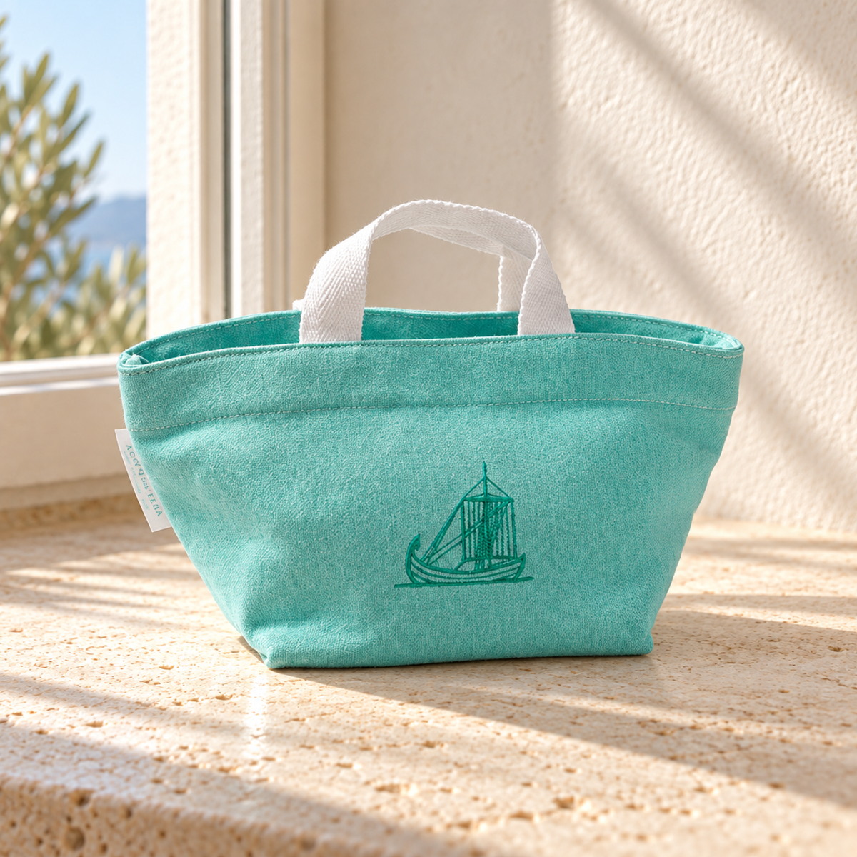 SMALL BEACH BAG — natural daylight lifestyle